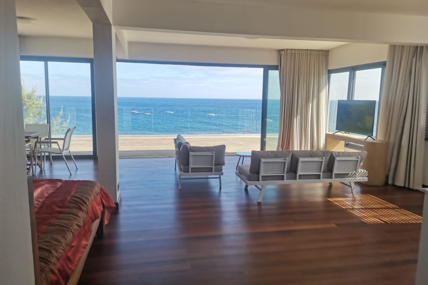 Apartamento Oceans Luxury Oceanfront Apart Sunset View With Pool Flic-en-Flacq Exterior foto